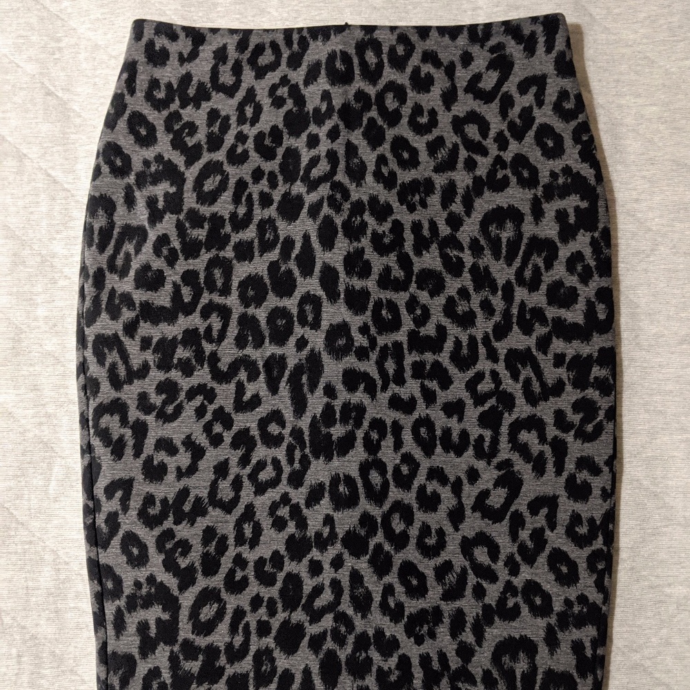 Body By Victoria Cheetah Print Pencil Skirt Sz 2 Stretch Mid Length Gray Vintage